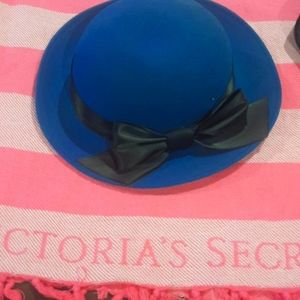 Liz claiborne vintage looking hat, never worn, but tore off the tag